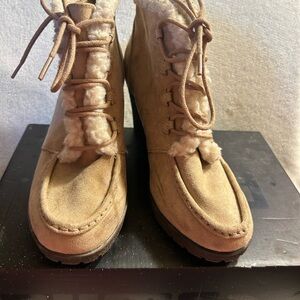 Cozy Tan Winter Boots with Shearling Lining